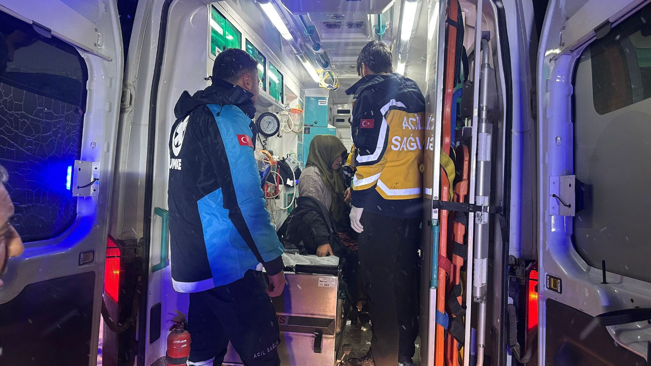 Elazığ’da 7 saatlik kurtarma: Kapanan yolda UMKE hastaya ulaştı