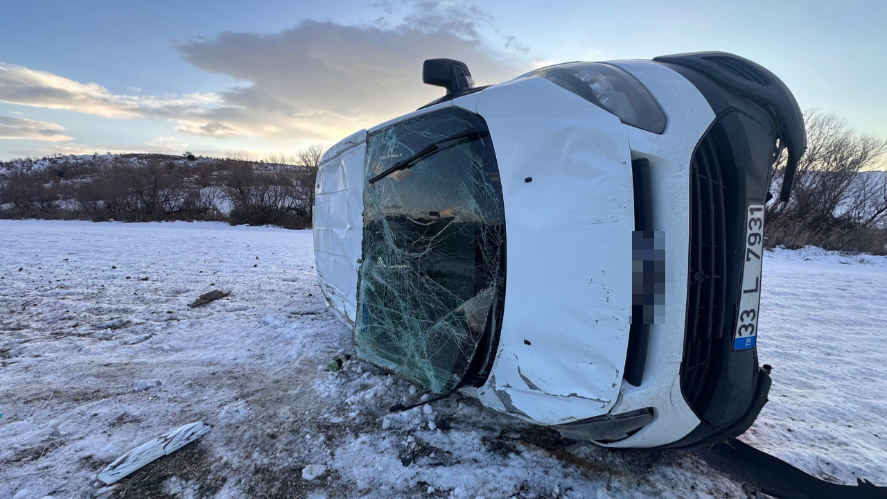 Adıyaman’da tekeri patlayan minibüs dehşet saçtı... Yaralılar var