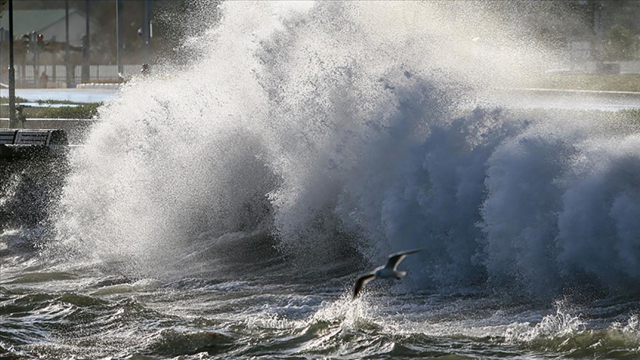 Meteoroloji’den kırmızı alarm: Ege ve Akdeniz’i fırtına vuracak: Yarın başlıyor, cumartesiye kadar sürüyor