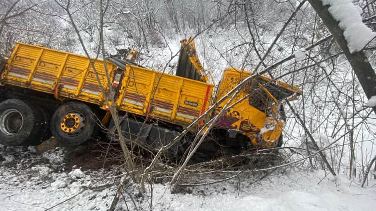 Ordu ’da yem yüklü tır 150 metrelik uçuruma yuvarlandı