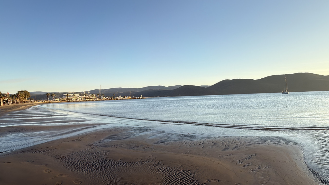 'Sakin Kent' Akyaka’da görenler inanamadı: Deniz 10 metre çekildi