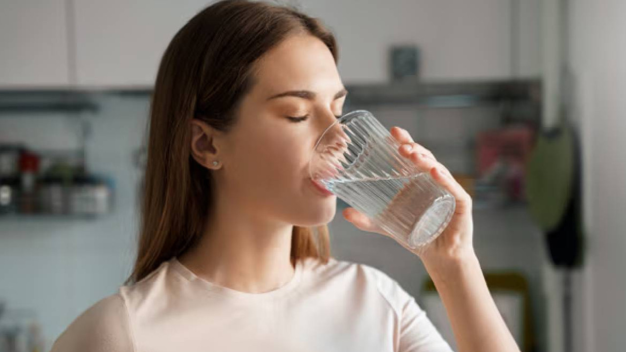 Yaşa göre ne kadar su içilmeli? Uzmanlar açıkladı