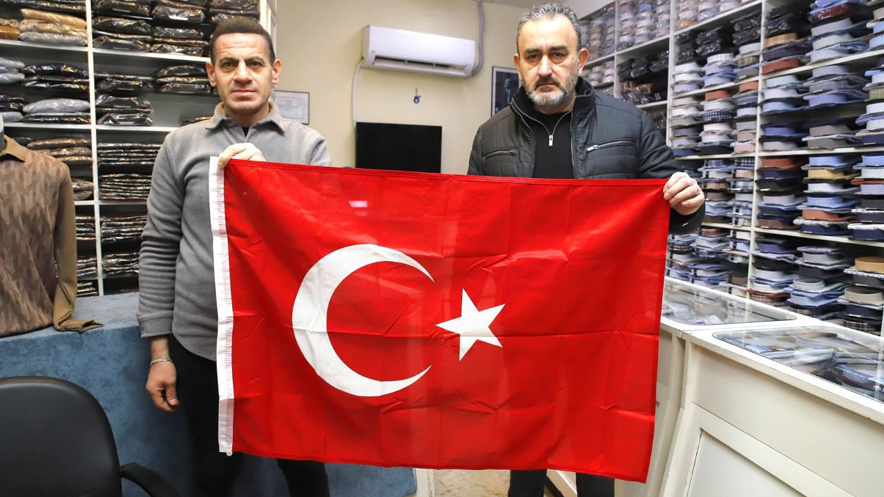 Aksaray Ay Yıldız oldu: Bayrağa saldırıya tek yürek tepki