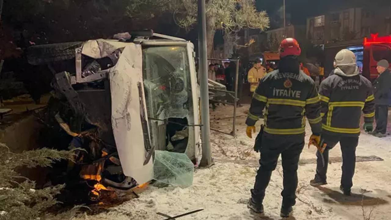 Nevşehir’de kamyonet otomobile çarptı: 4 yaralı