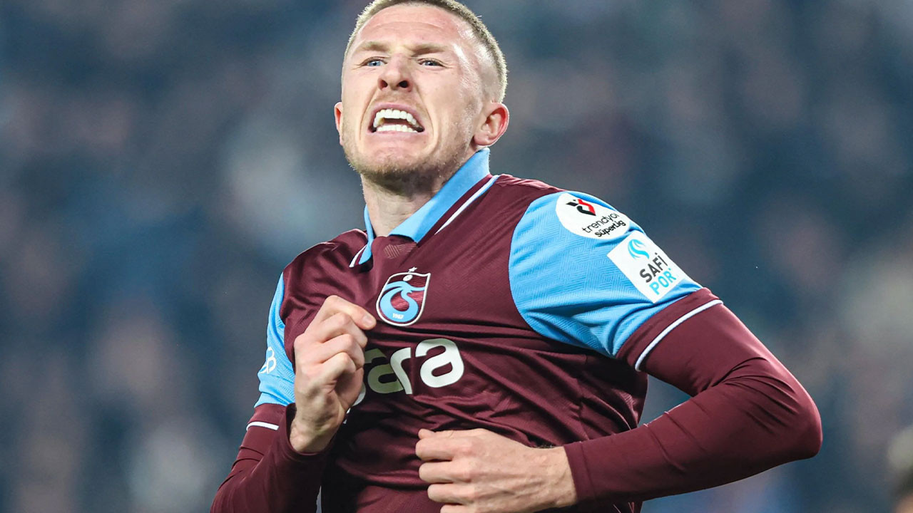 Trabzonspor'un Hull City'e kiraladığı Lundstram İngiltere'de kafa yedi