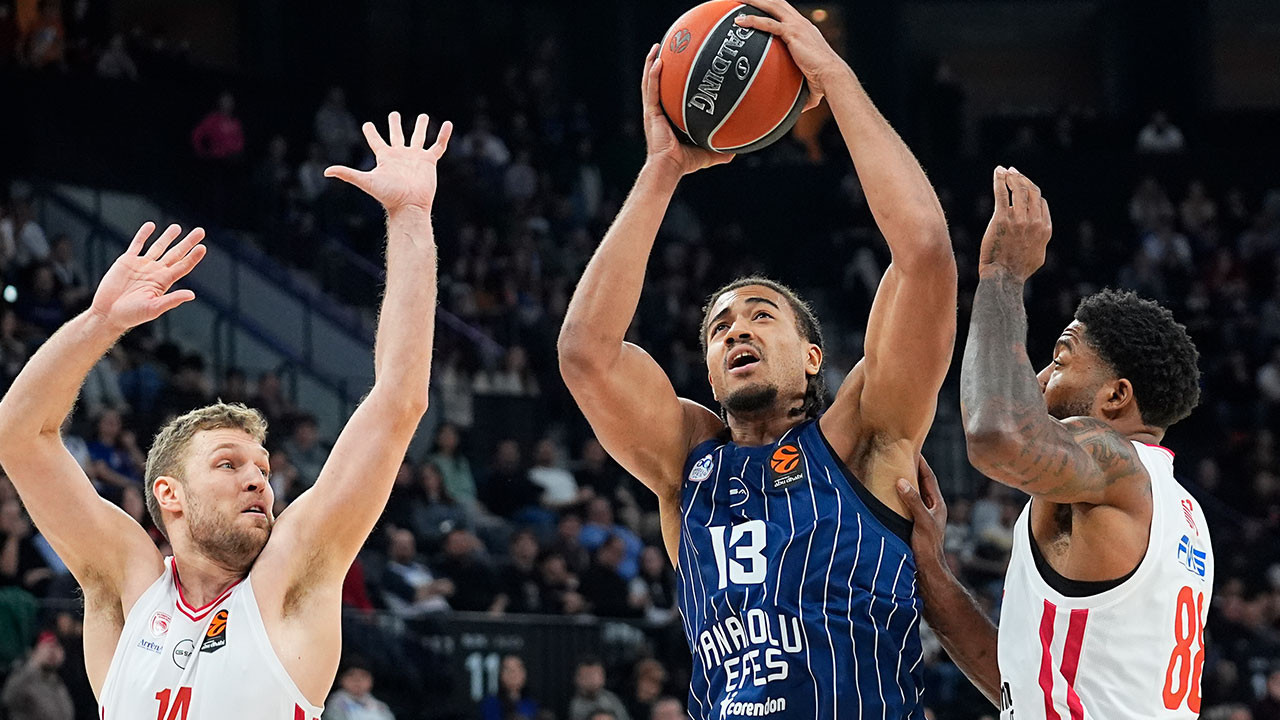 Anadolu Efes EuroLeague'de üst üste 8. yenilgisini aldı