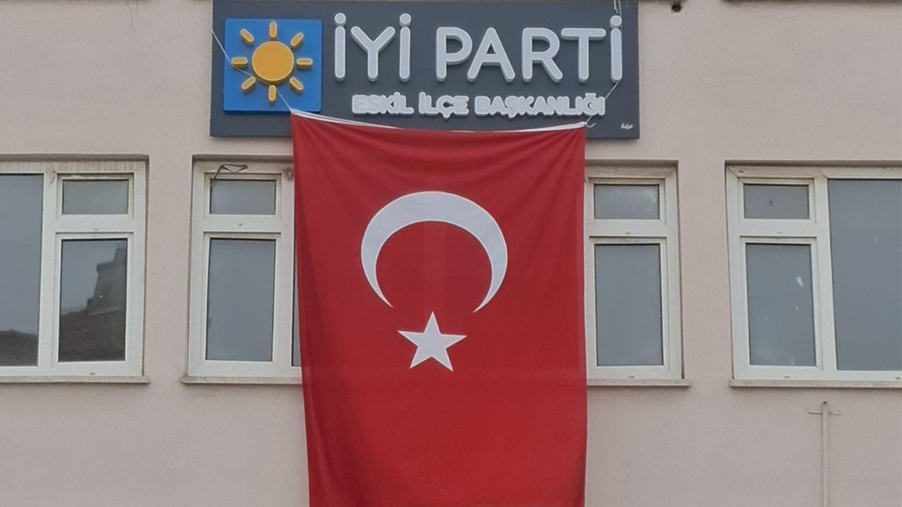 İYİ Parti Aksaray'dan bayrağa sahip çıkma mesajı