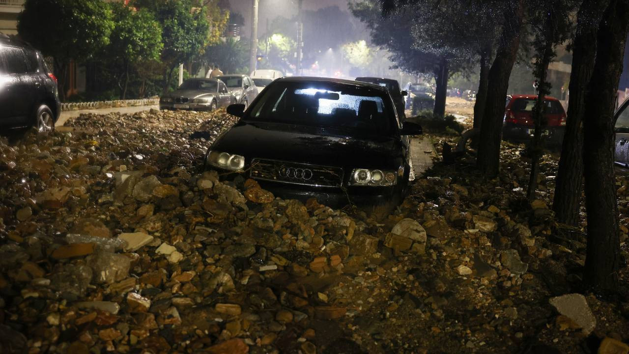 Komşuda sel felaketi: 2 kişi hayatını kaybetti