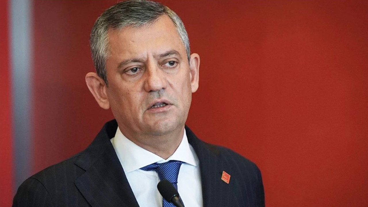 Özgür Özel'den AKP'li Özlem Zengin'e: Emeklilere kimse gariban diyemez