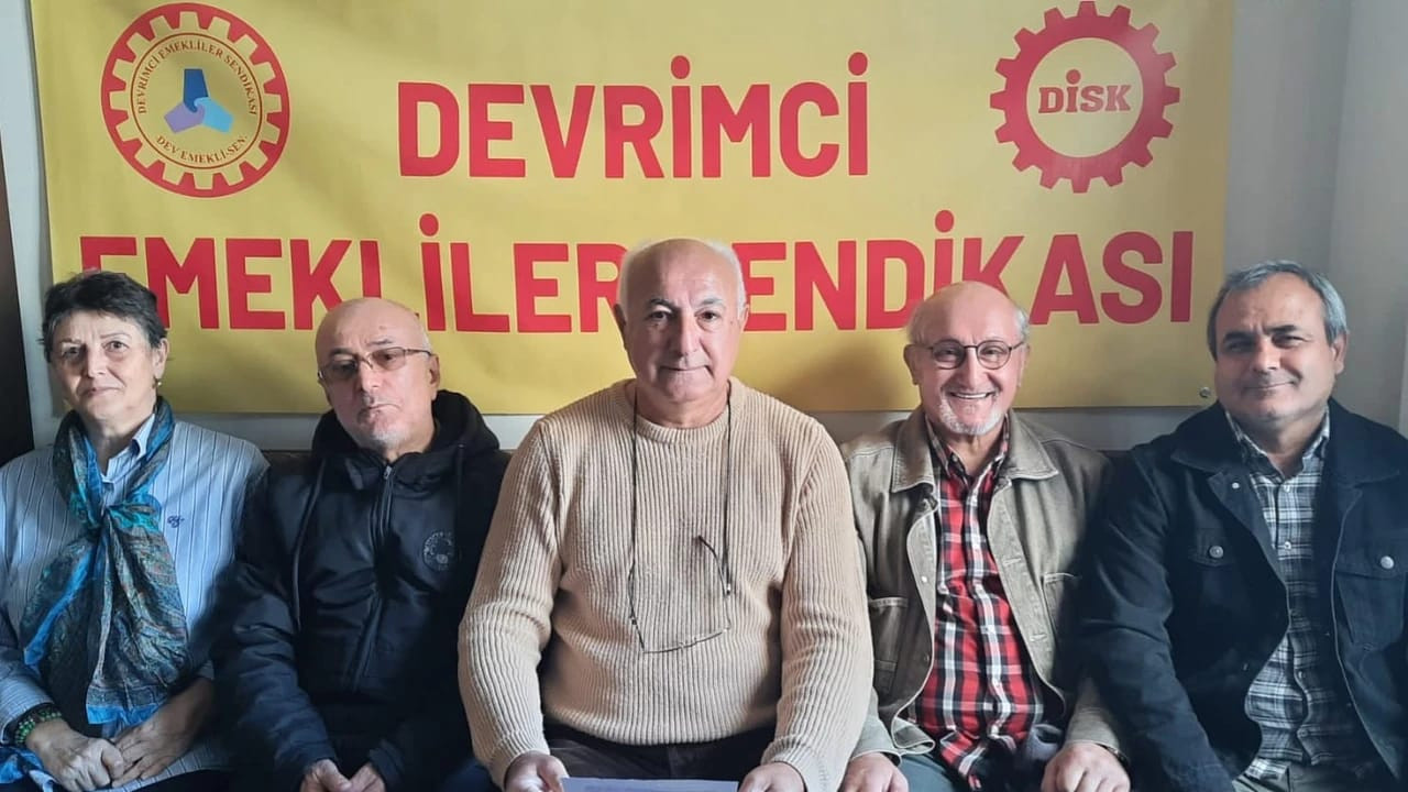 DEV EMEKLİ-SEN: “Gariban değiliz, hesap vereceksiniz”