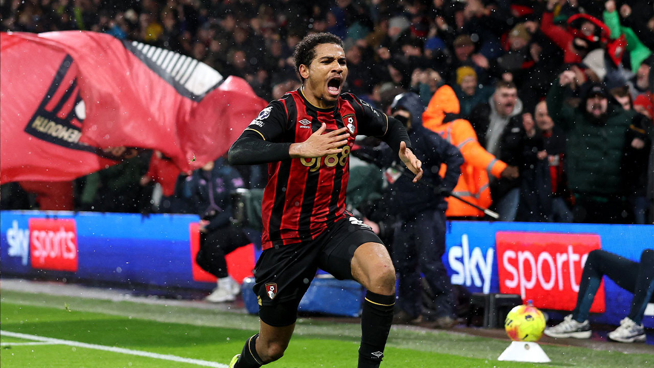 Enes Ünal'lı Bournemouth Liverpool'u son dakikada taçtan yıktı