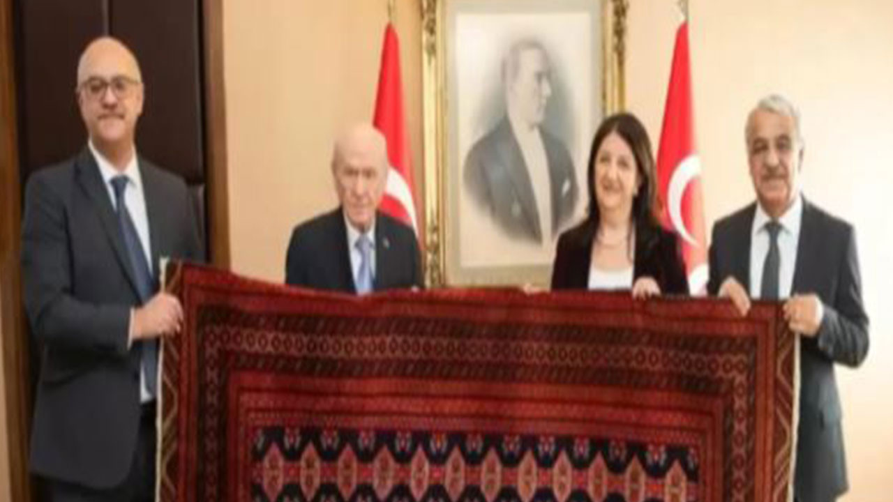 Öcalan Bahçeli'ye kilim hediye etmiş