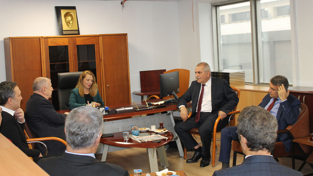 Zafer Partisi Genel Başkanı Ümit Özdağ, YENİÇAĞ gazetesini ziyaret etti