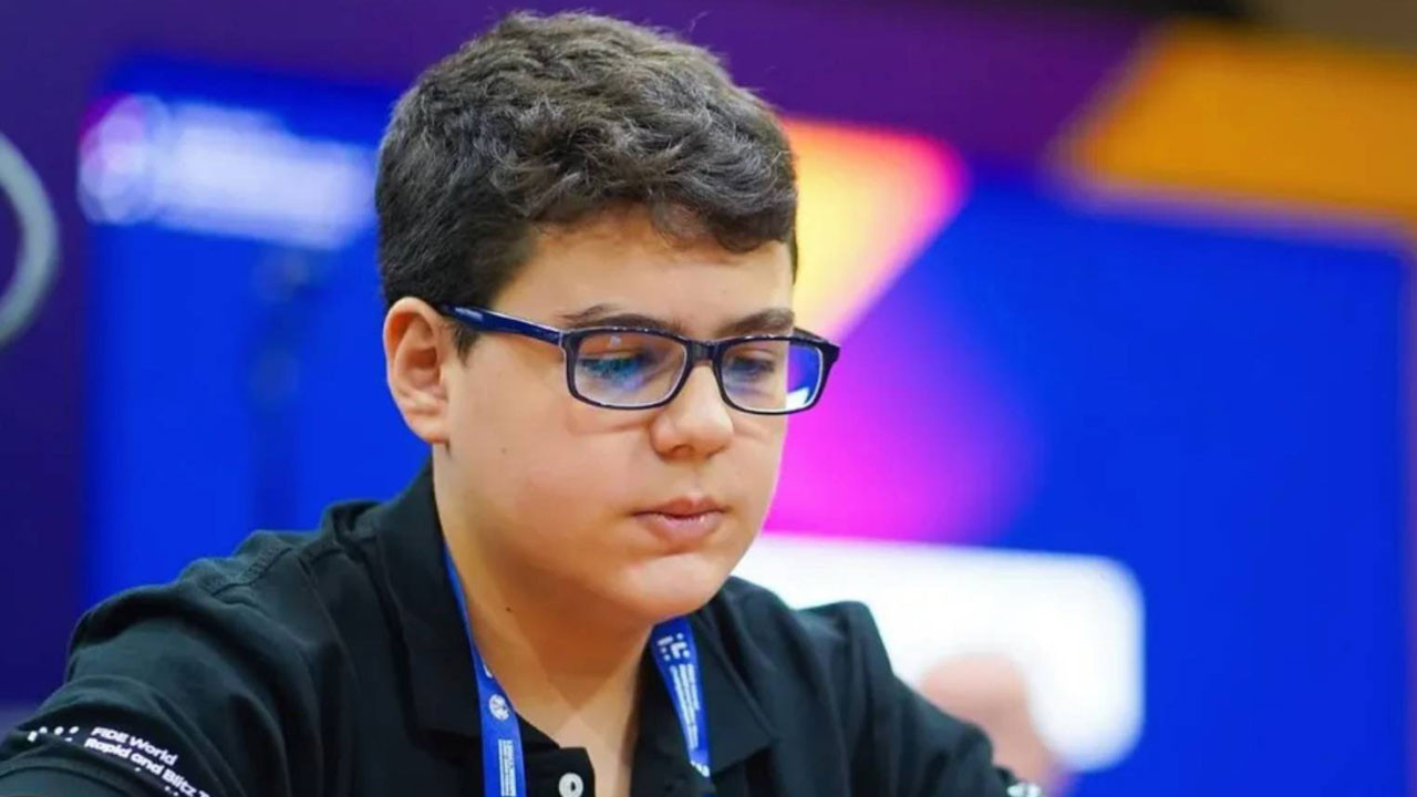 14 yaşındaki Türk satranç yıldızı dünya 5 numarasını devirdi