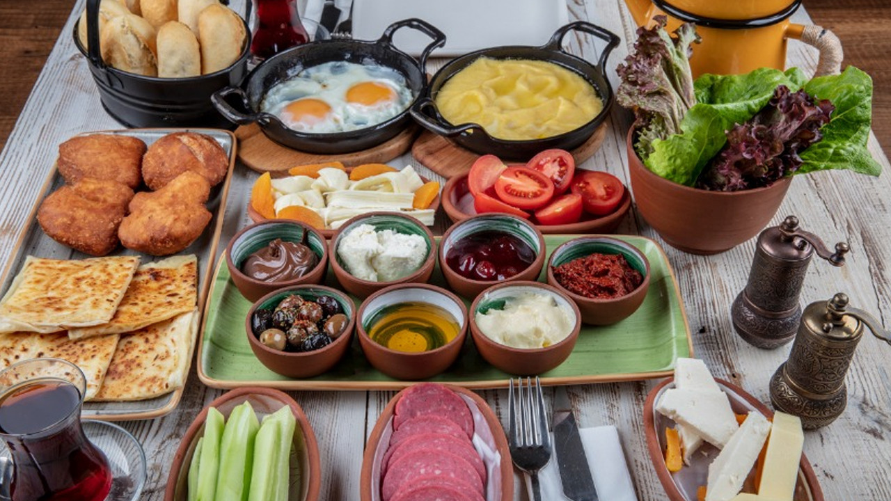 Bolluğun simgesi Türk kahvaltısı, asgari ücretli için açlık demek! İşte kahvaltının çarpıcı maliyeti