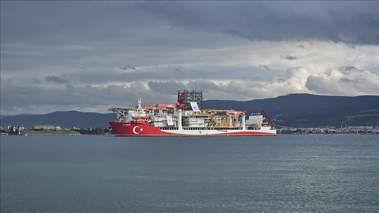 Dev gemi ‘Yıldırım’ Çanakkale Boğazı'nda: Karadeniz gazı için geri sayım başladı...