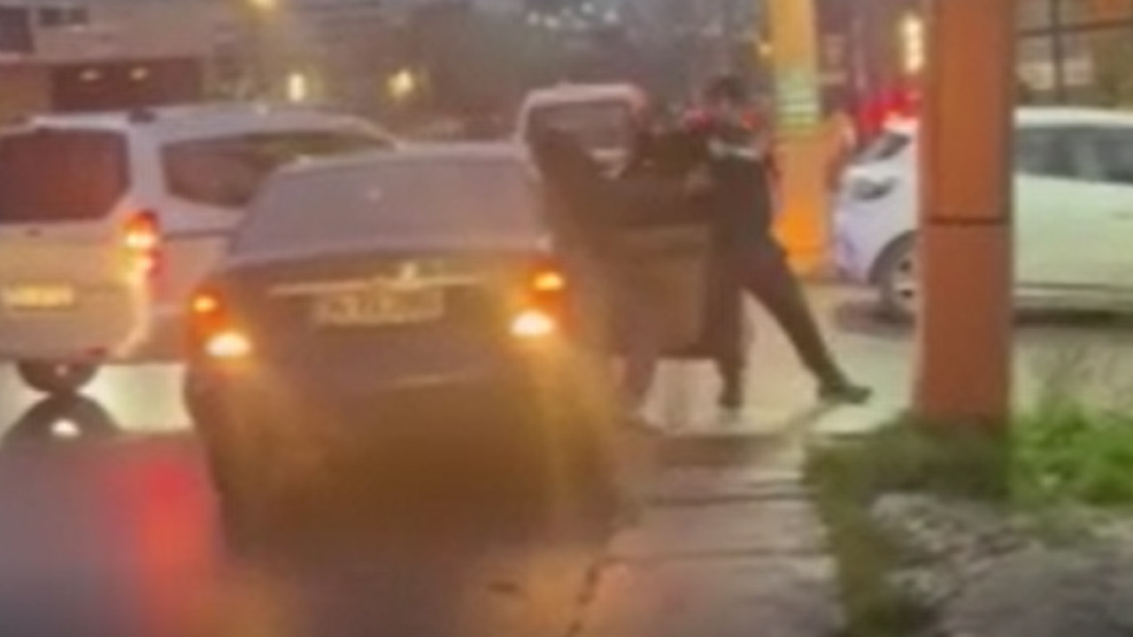 ‘Dur yalvarırım’ dedi: Maganda aldırmadan vurdu: İstanbul’da trafikte dehşet anları