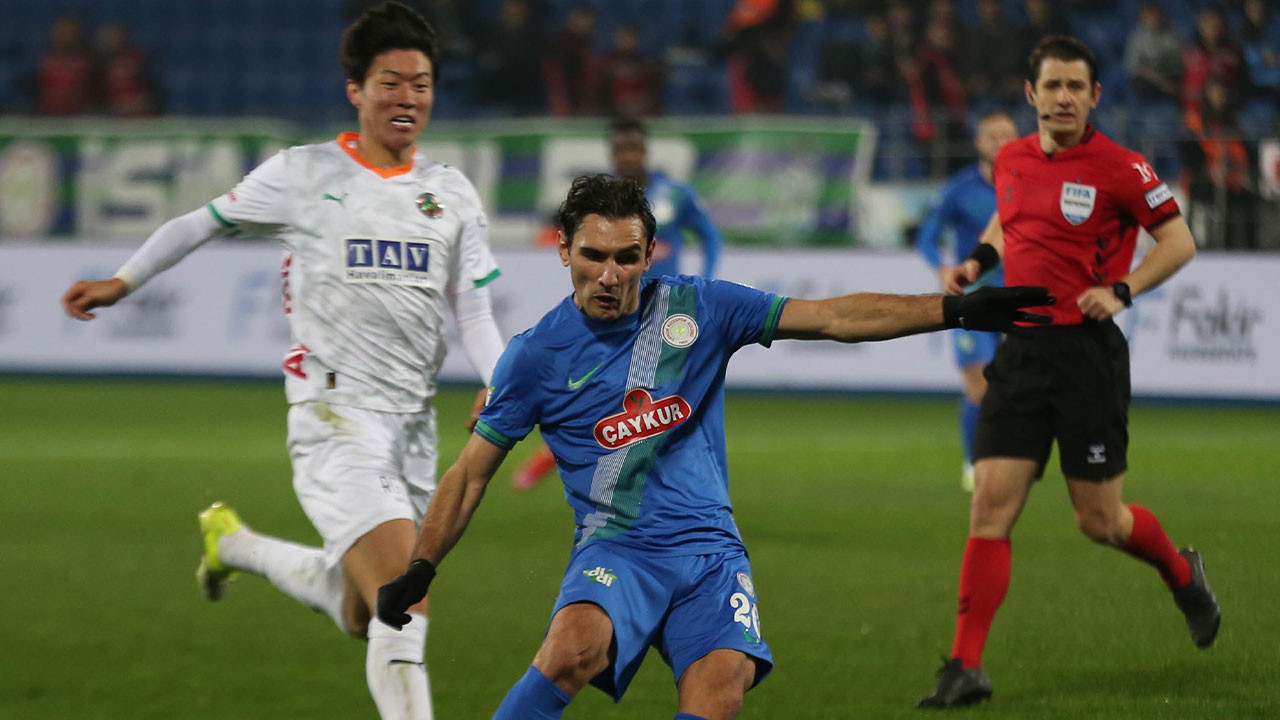 Rizespor Alanyaspor maçı sonrası isyan etti: 'Gün gelir hesap döner'