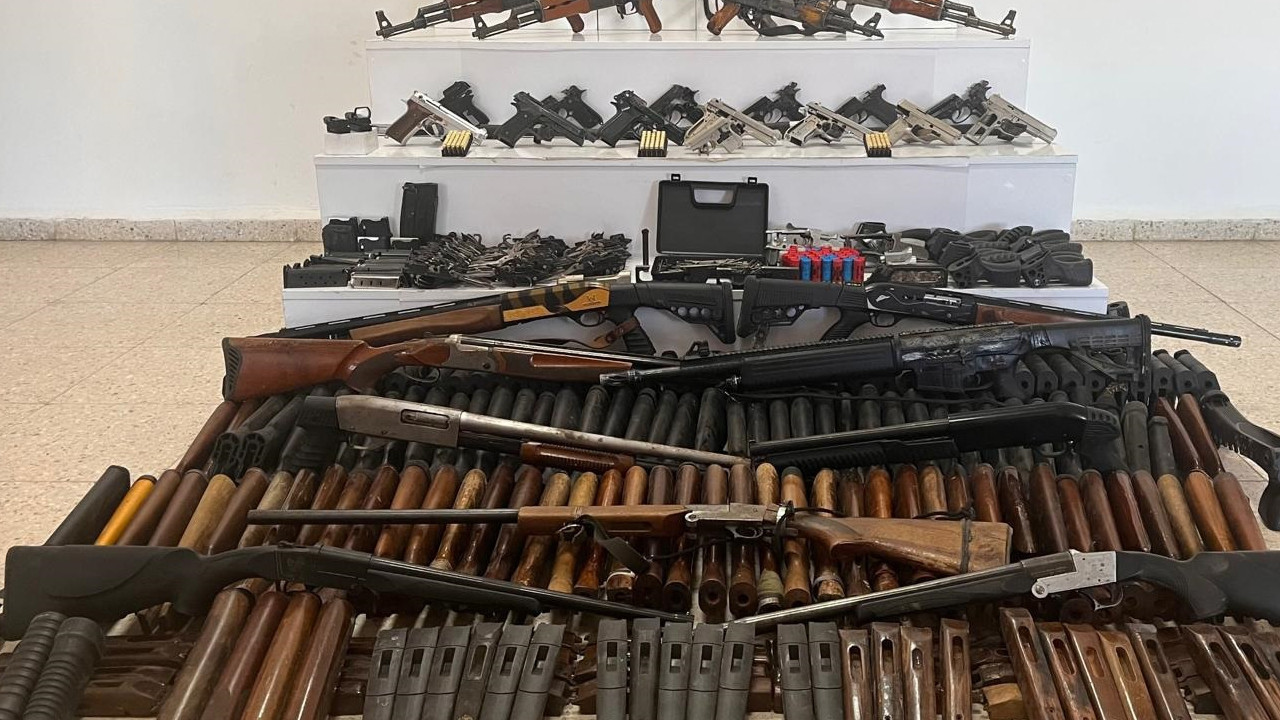 Evlerde mühimmat bulundu: Van’da jandarmada silah kaçakçılarına darbe