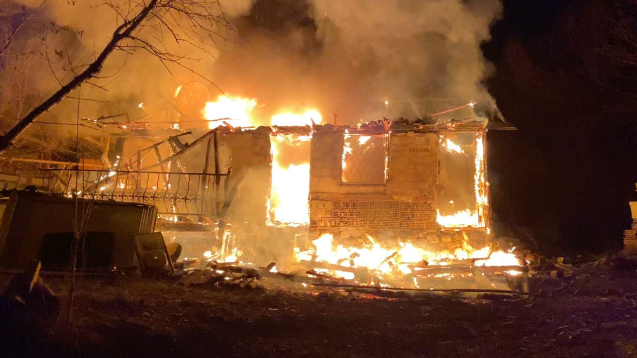 Çorum'da nişana giden ailenin evi alevlere teslim oldu