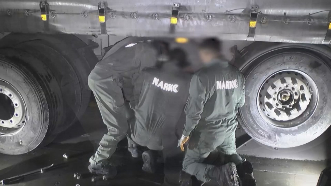 Esenyurt'ta operasyon: TIR'da 54 kilo uyuşturucu tespit edildi