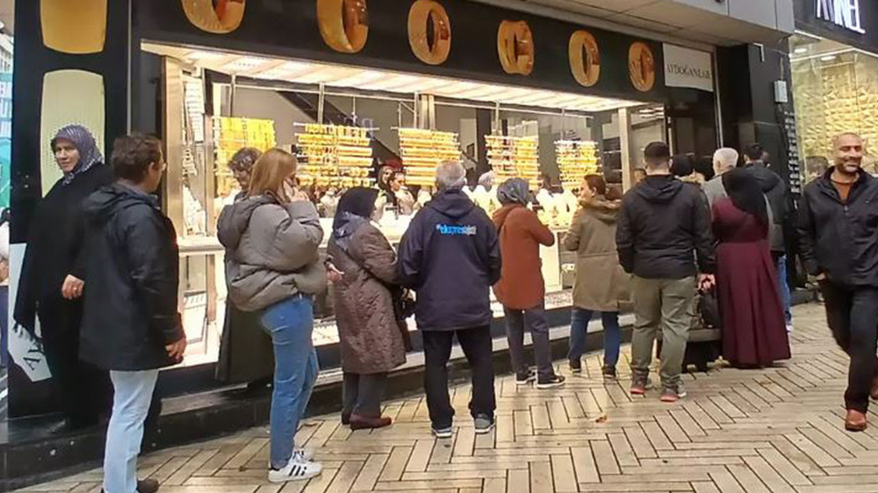 Et kuyruğunun ardından şimdi de altın kuyruğu: Parasını korumak isteyen kuyumcuya koştu