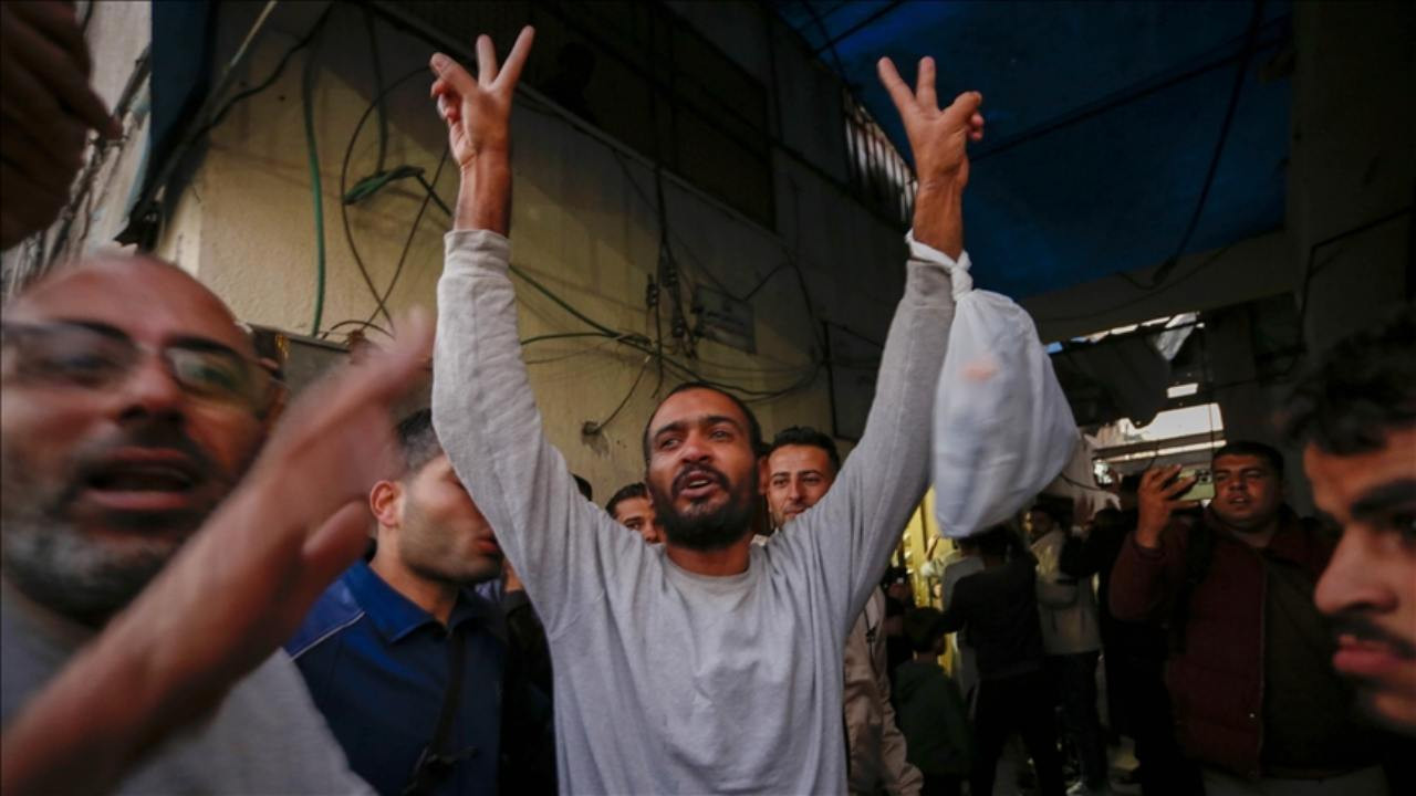 İsrail, alıkoyduğu 7 Filistinli esiri serbest bıraktı