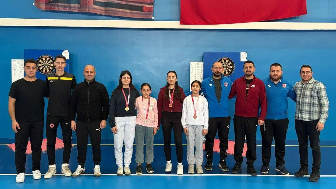 Ortaköy’de dart heyecanı: Kadınlar kategorisinde ilk gün tamamlandı