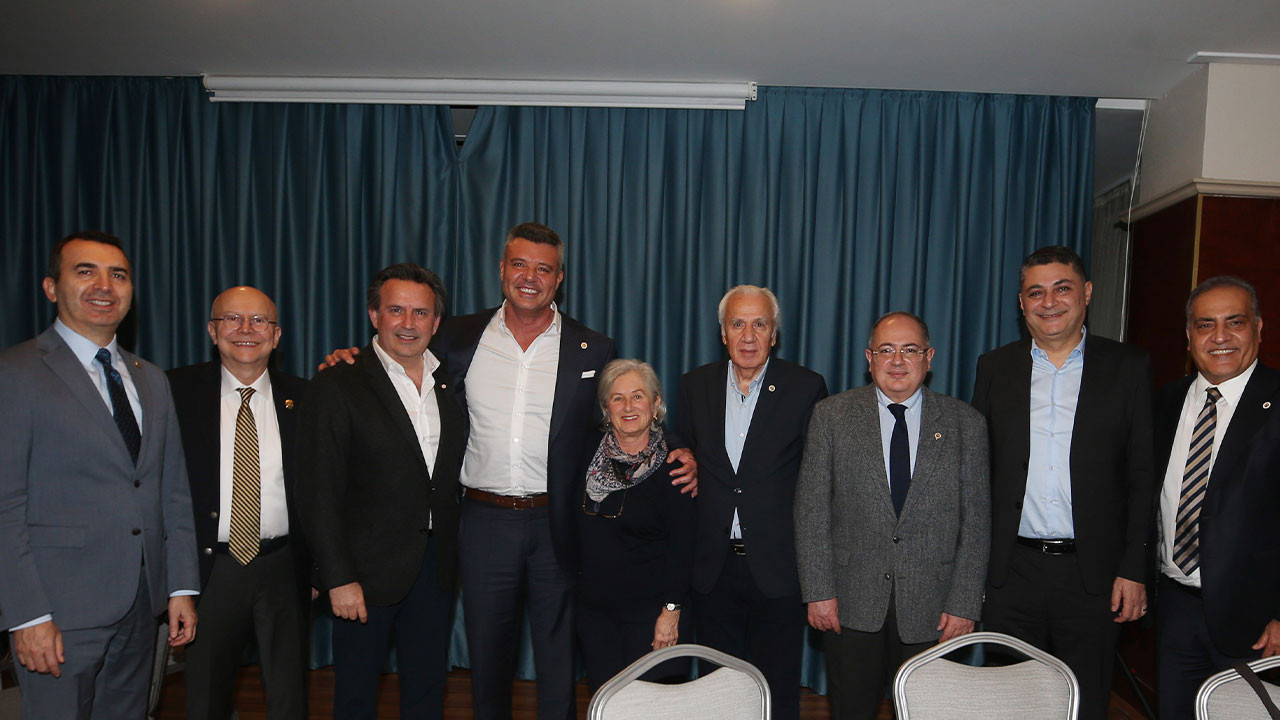 Sadettin Saran camiaya seslendi: 'Tek odağımız hep beraber şampiyon olmak'