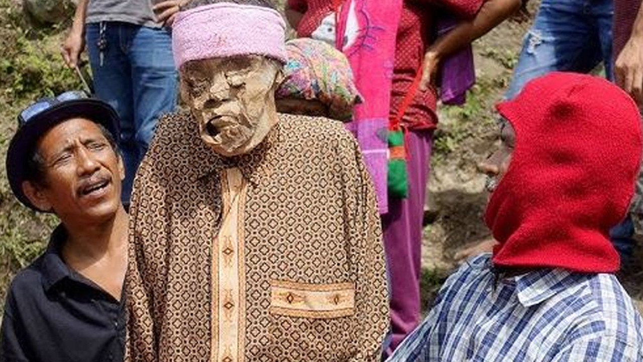 ‘Yürüyen Ölüler’ köyü ürkütüyor…