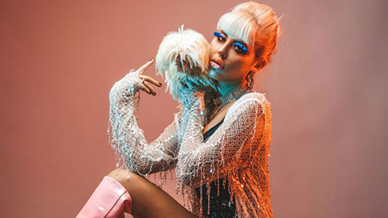 Genç şarkıcı Gözde Acar'a stüdyoda darp: Mahkeme termosu silah saydı