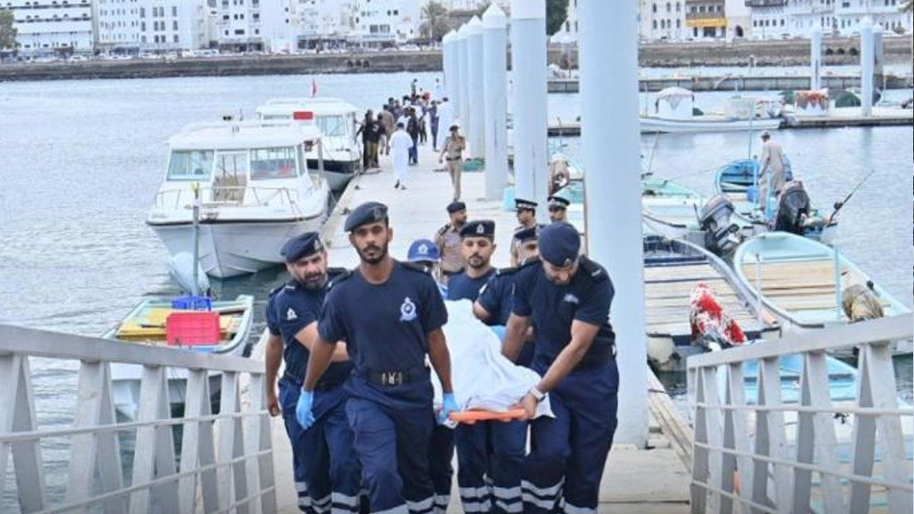 Fransız turistleri taşıyan tekne alabora oldu: Umman açıklarında can pazarı: 3 ölü 2 yaralı