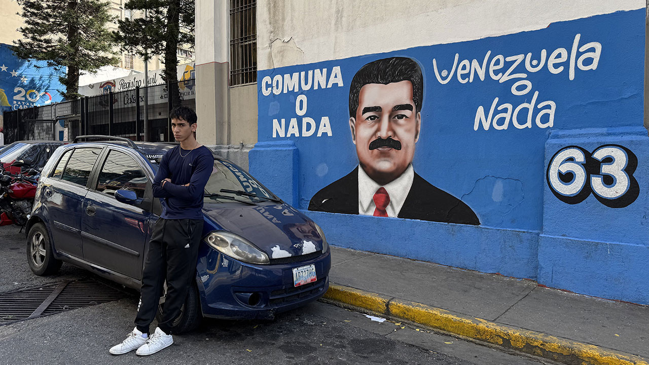 Venezuela sokaklarında Maduro afişleri