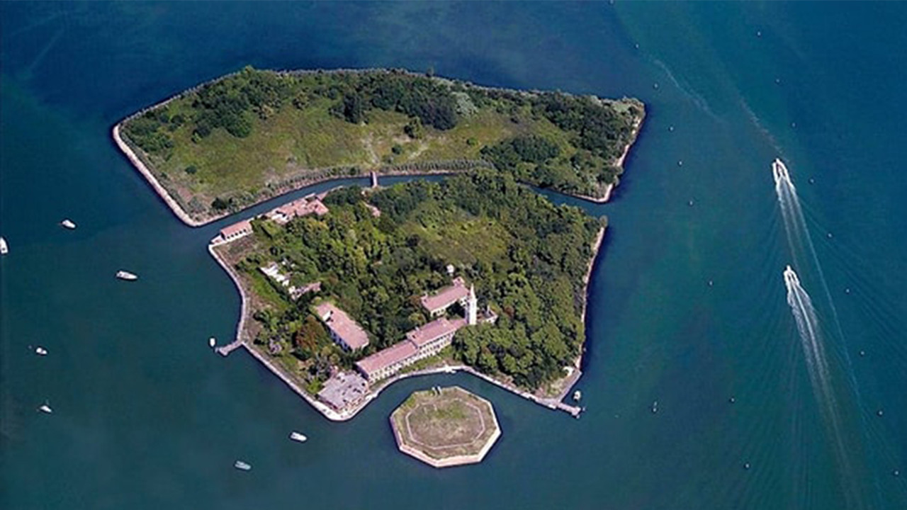 Diri diri insan yakılan ölüm adası ürkütüyor