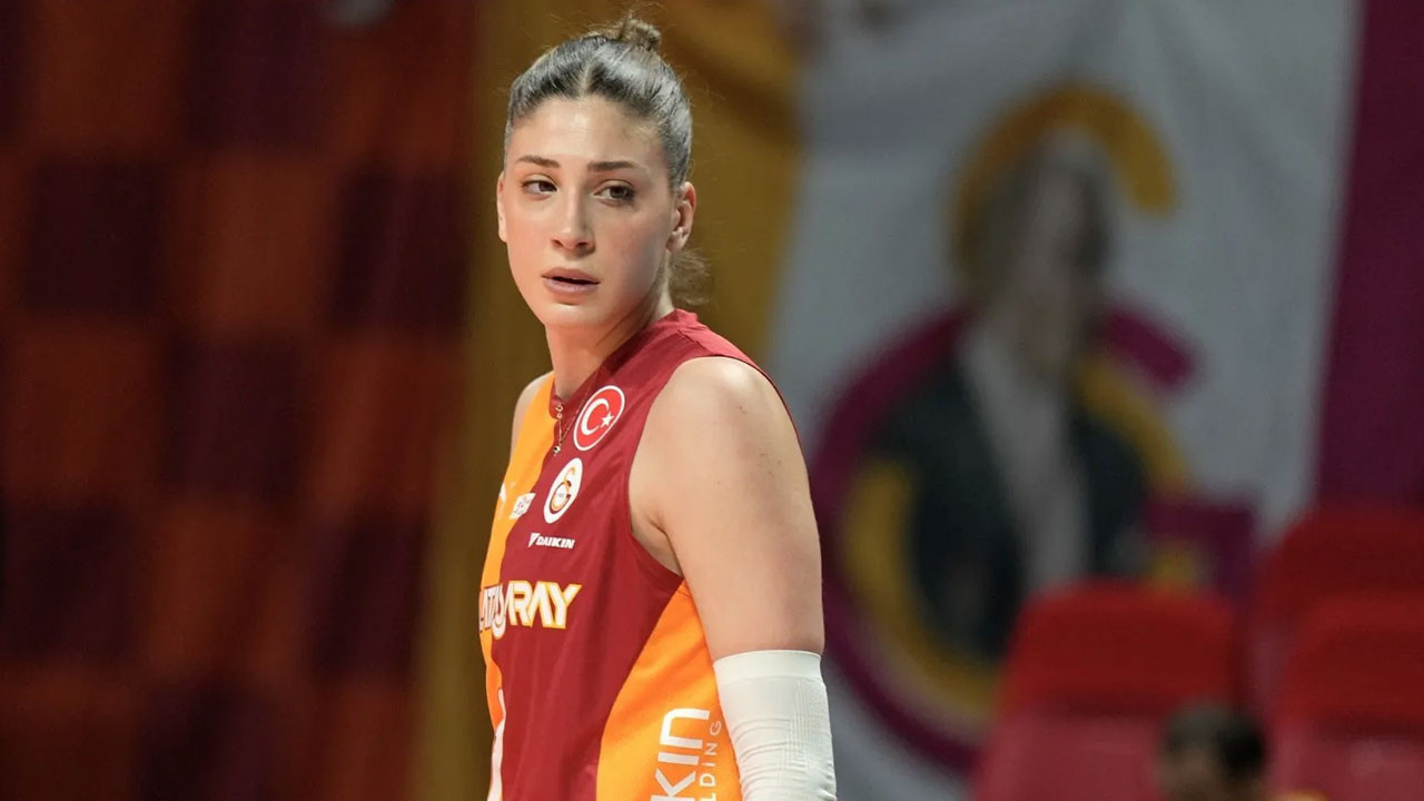 İlkin Aydın Galatasaray'da kaldı: Yeni sözleşmeye imza attı