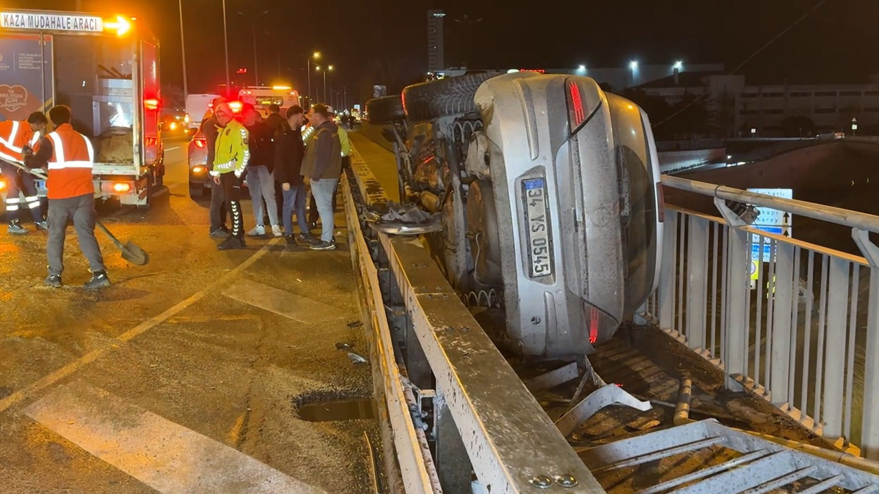 Çarpışmayı yine de önleyemedi: D-100’de korku dolu anlar: Araç içerisinde sıkıştı