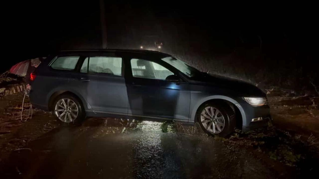 Marmaris’i sağanak vurdu: Yollar göle döndü