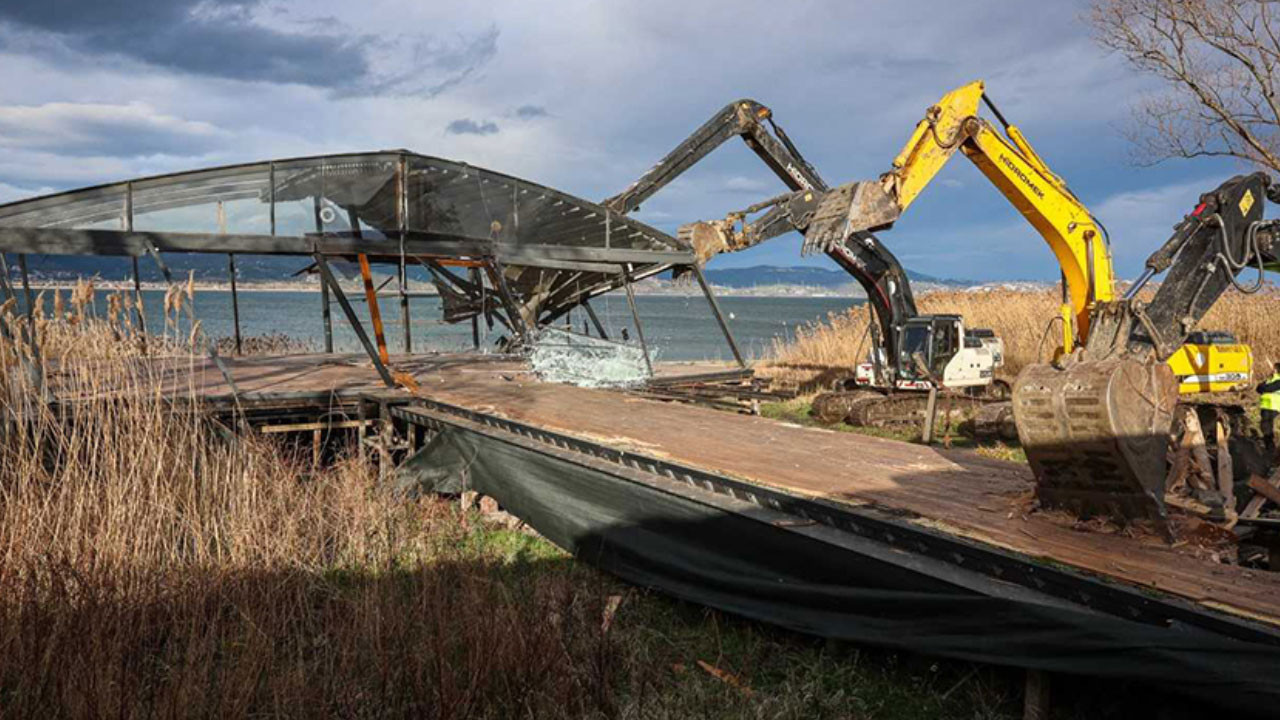 Sakarya Gölü kıyısındaki 89 kaçak iskele kaldırıldı