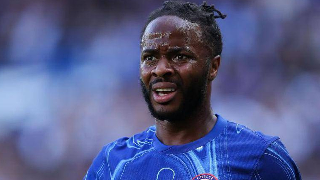 Chelsea ile sözleşmesini fesheden Sterling, Premier Lig'den kopmuyor