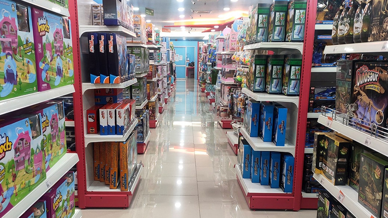 Eve bile sokmayın: O oyuncaklar tek tek raflardan toplatılıyor
