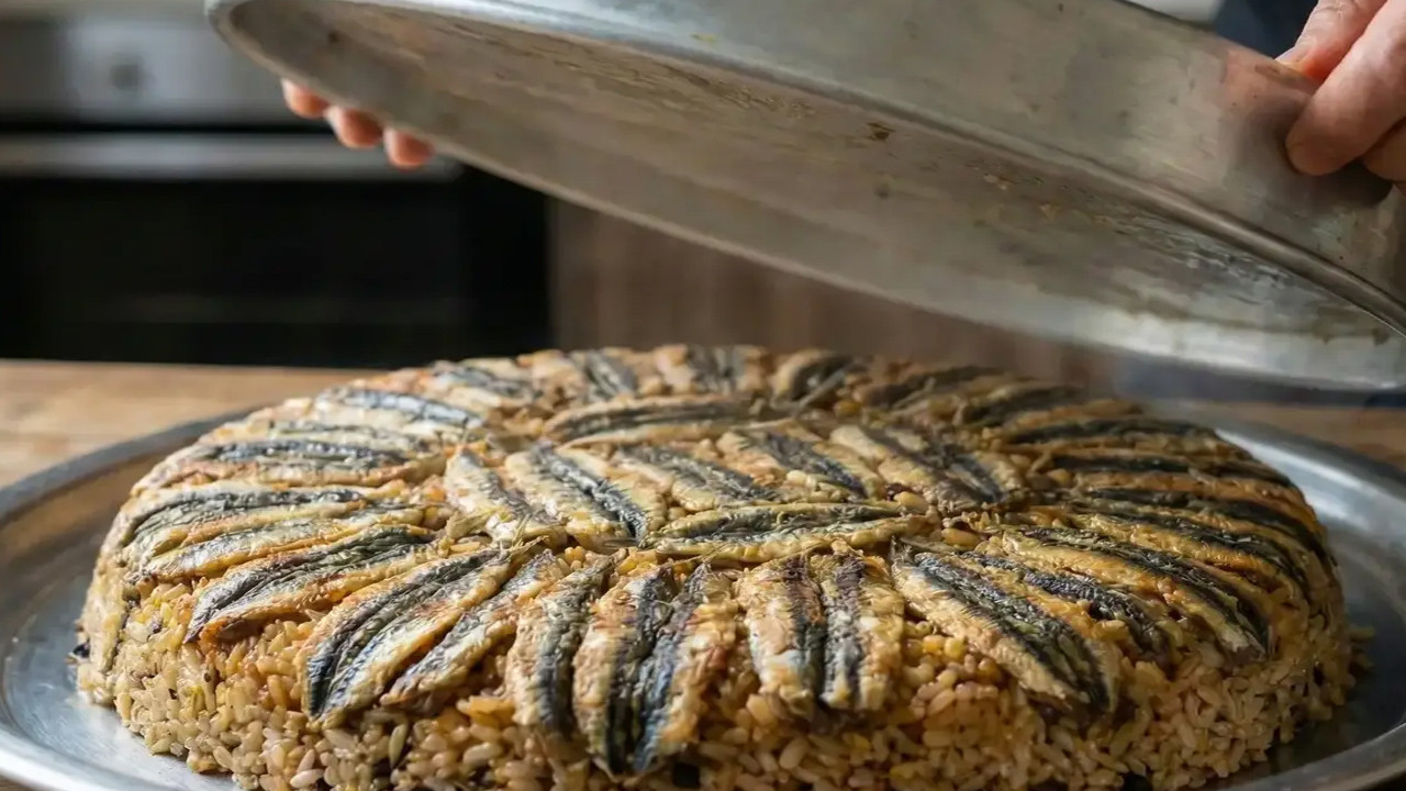 Geleneksel yöntemlerle enfes hamsili pilav tarifi