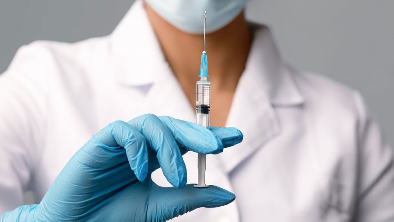 Kovid aşıları kalp krizine neden oluyor mu? Doç. Dr. Emrah Ermiş verilerle açıkladı