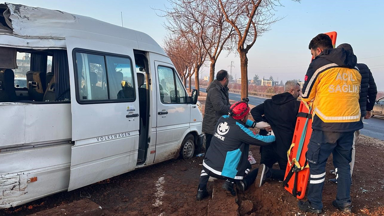 Şanlıurfa’da görünmez tehlike: İşçi servisi ağaca çarpı: 7 yaralı