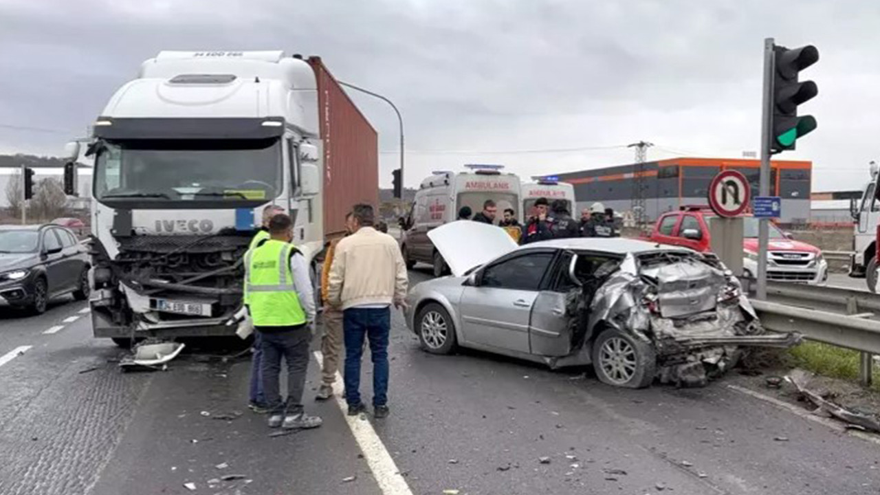 Tekirdağ'da TIR ile otomobil birbirine girdi: Yaralılar var