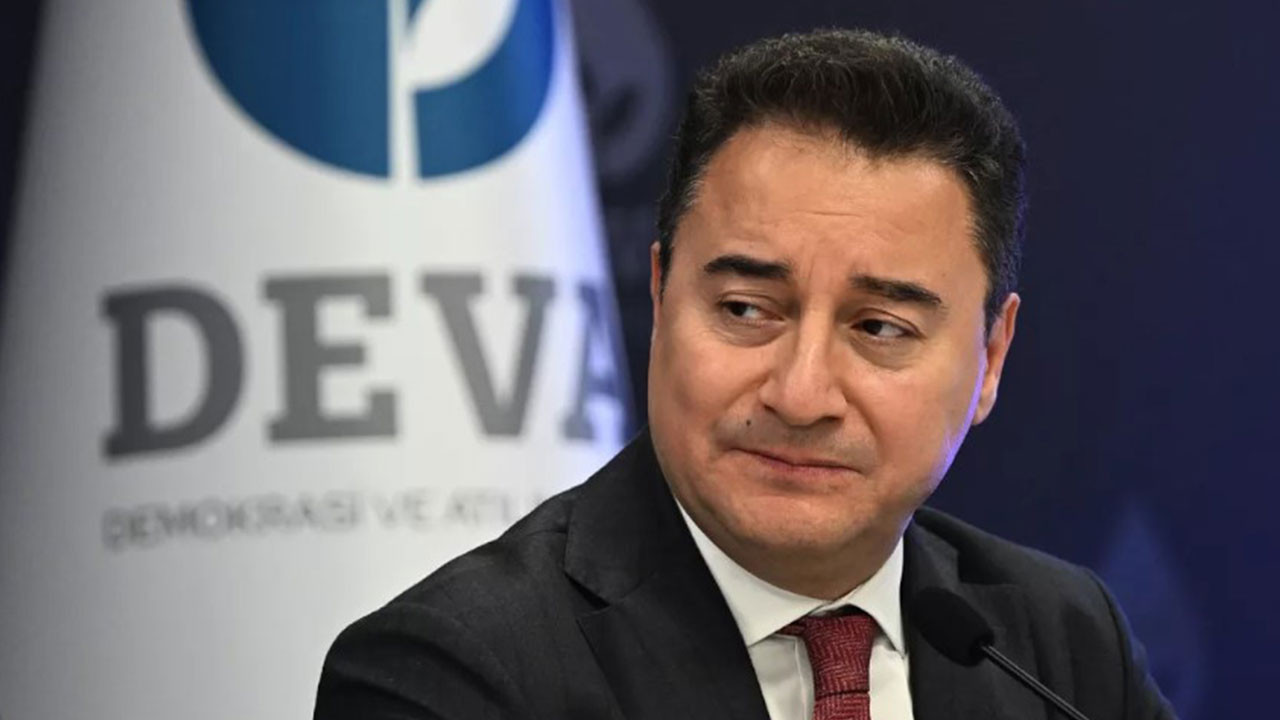 Babacan: 'Suriye ile SDG anlaşmasını memnuniyetle karşılıyorum'