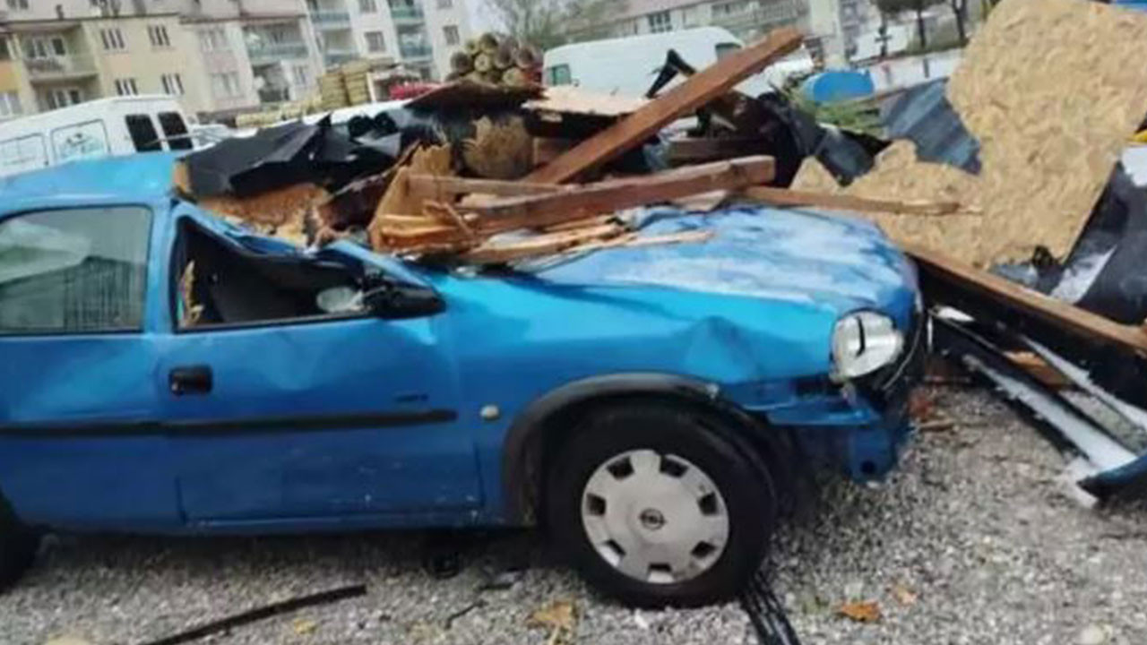 Denizli'de kuvvetli rüzgar etkili oldu