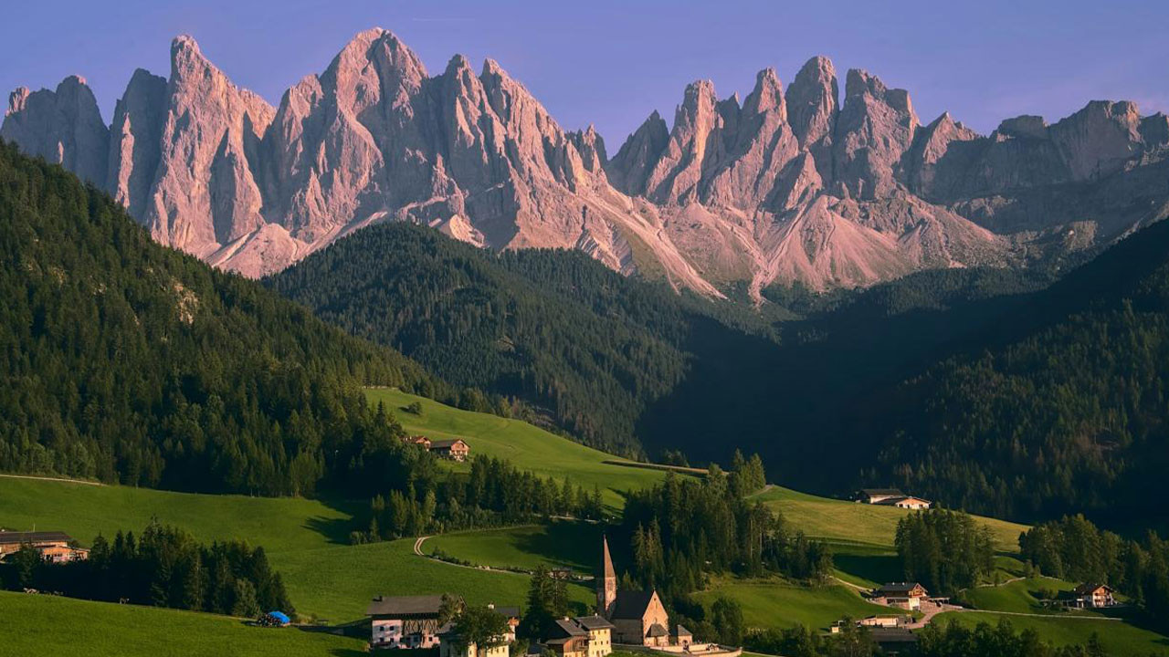 Selfie akınına önlem... İtalyan köyü turistlere kapandı