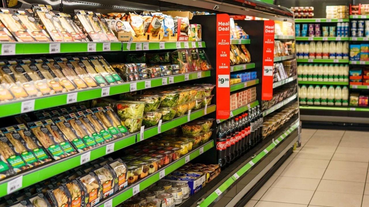 Süper market zincirinden flaş adım: Eski ve yeni 53 bin çalışana ödeme yapacak