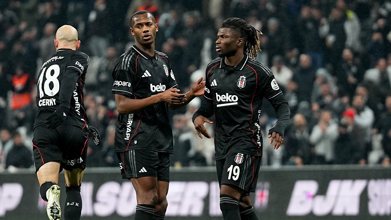 Beşiktaş'ta El Bilal Toure cezalı duruma düştü