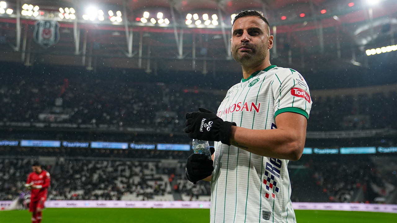 Deniz Türüç'ten maç sonu hakem isyanı: 'Milli takım oyuncusu olarak utanıyorum'